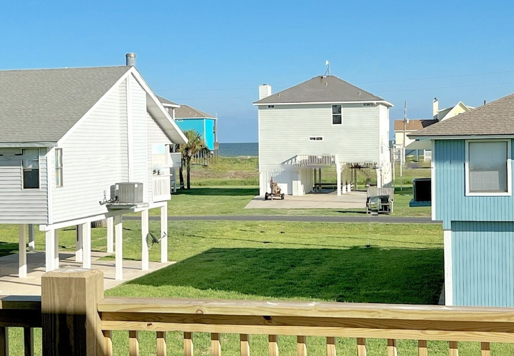 Exterior 3, Tideâs Up 3 Bedroom Home by RedAwning, Galveston