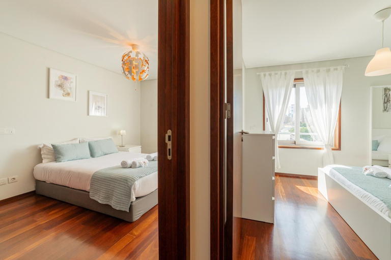Room 4, Modern Cedofeita by Homing, Porto