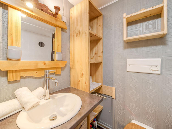 Bathroom, Studio Les Grandes Platieres - Val Claret-27 by Interhome, Savoie