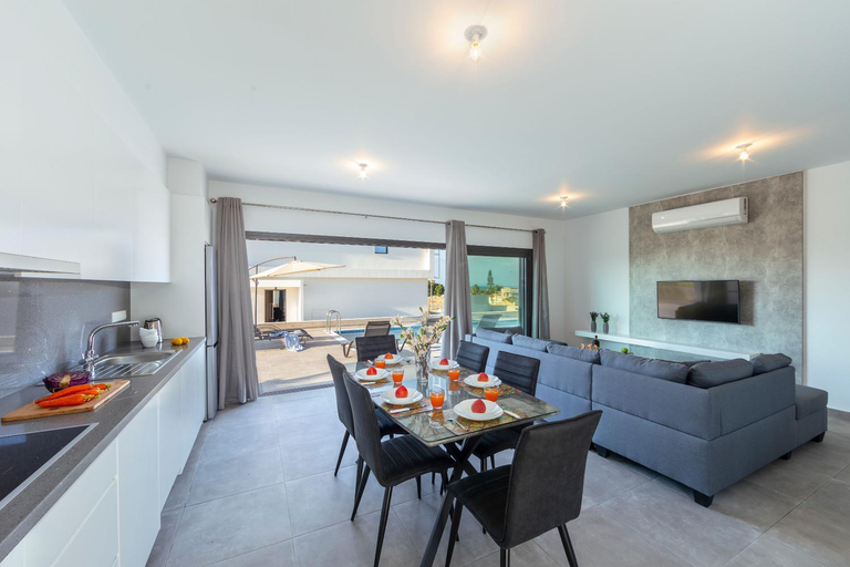 Others 3, Villa Marlene, walking distance to Coral Beach!