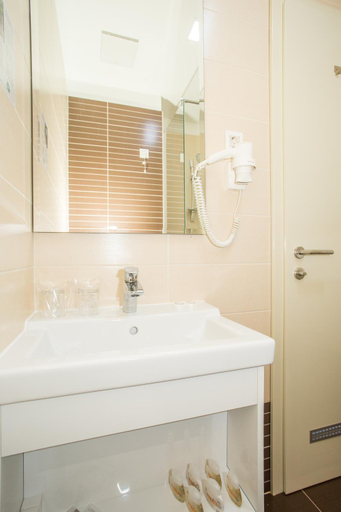 Bathroom 3, Hotel National, Zagreb