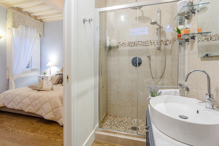 Bathroom 5, Casa Raffa in Lucca With 2 Bedrooms and 2 Bathrooms, Lucca