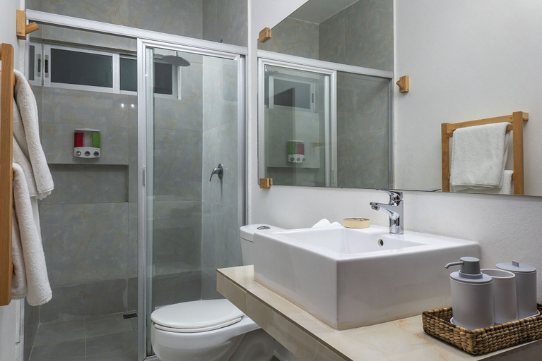Bathroom 4, Verandah Studios, Cozumel