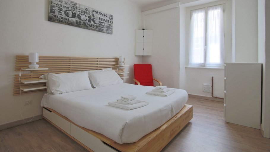 Room 2, Vitani 30 - Como, Como