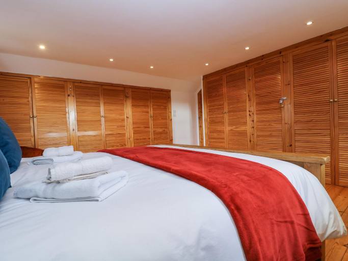 Bedroom 2, South Boduel Farmhouse, Cornwall