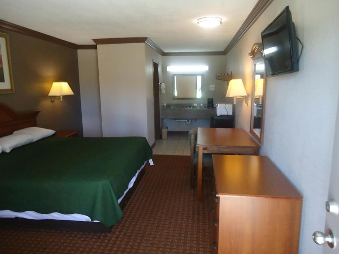 Bedroom 2, Economy Inn, Lafayette