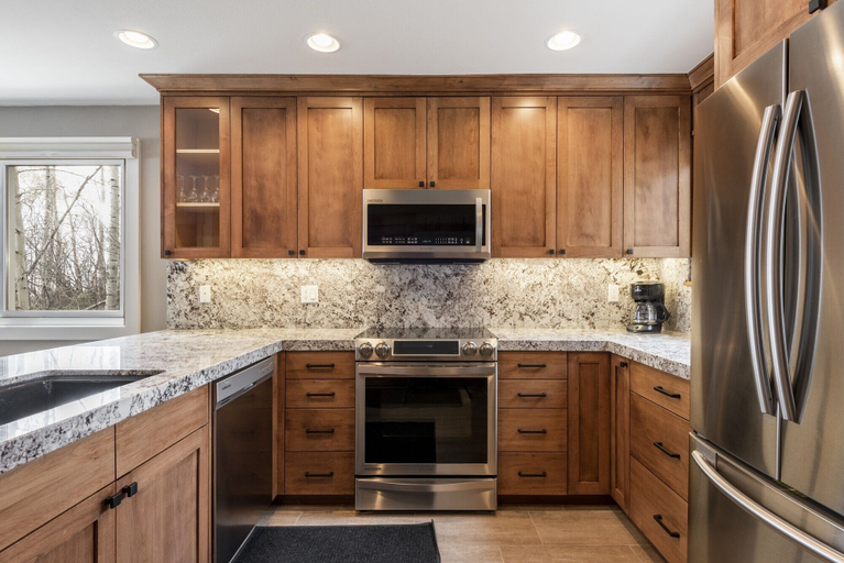 Private kitchen 5, Snow Flower 120 2 Bedroom Condo by RedAwning, Summit