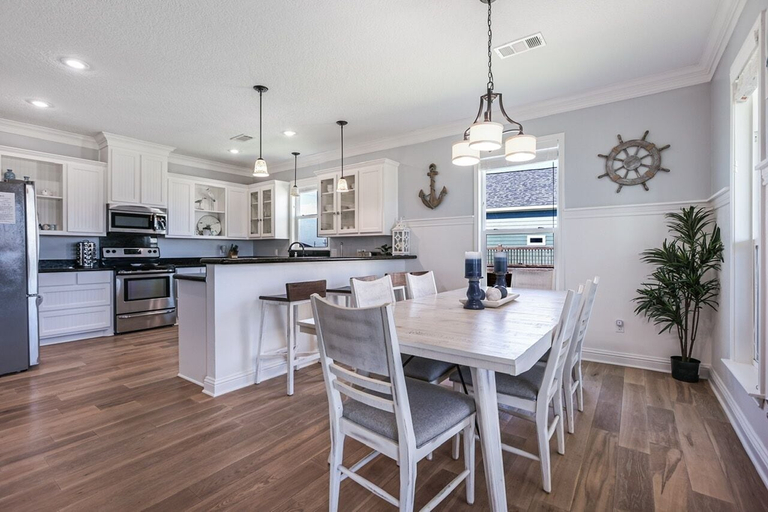 Private kitchen 4, Everleigh After 3 Bedroom Home by RedAwning, Galveston