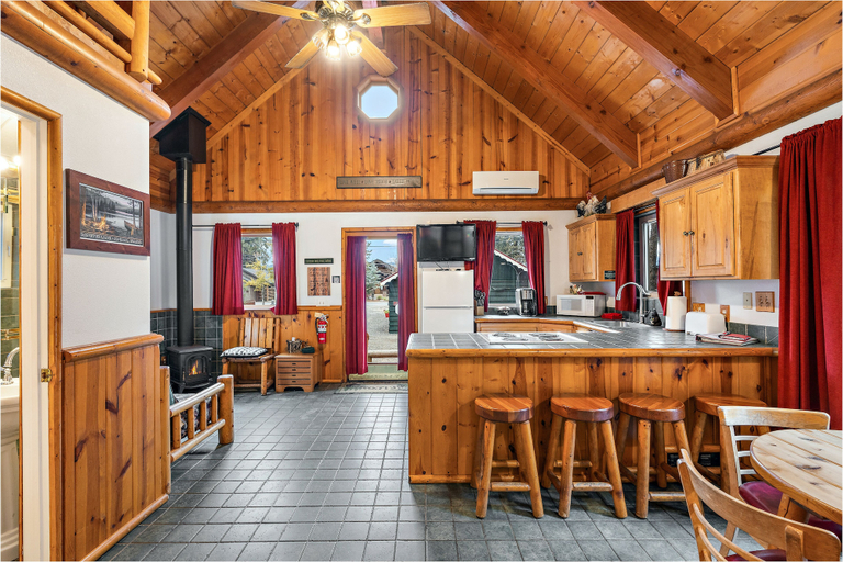 Food & Drinks, Brundage Bungalows, Valley