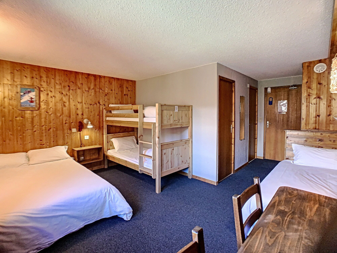 Bedroom 2, Hotel La Fontaine, Haute-Savoie