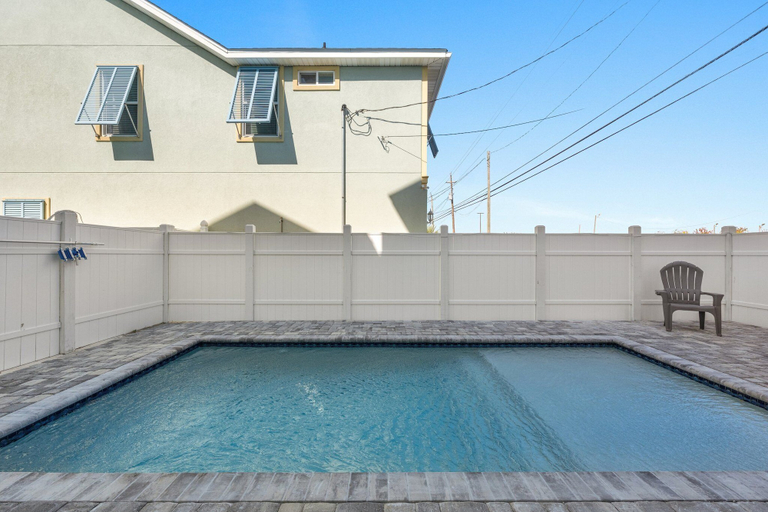 Sport & Beauty 4, Spectacular 3br 4ba w/ Private Pool, 2 Min Walk to Beach - Sleeps 15!, Bay