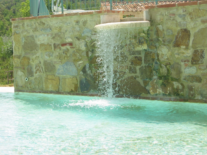 Pool waterfall, Borgo Mulignone, Siena