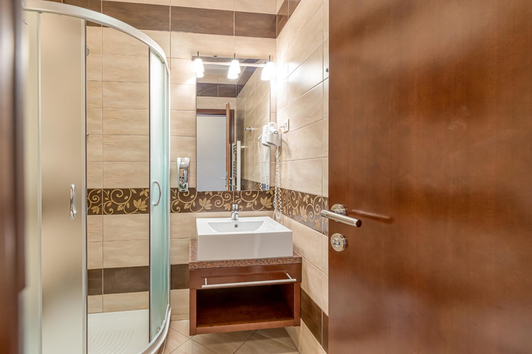 Bathroom 1, Pool Villa Silva Marija Apartments, Brežice