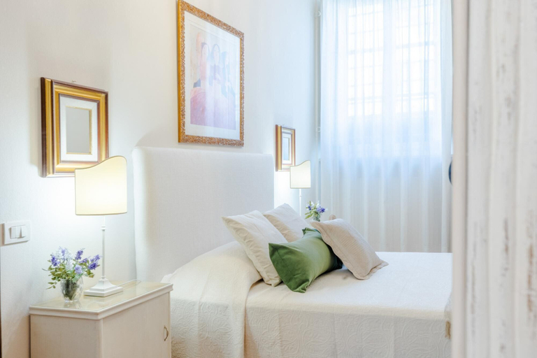 Bedroom 3, The Garden Along the Stream, Lucca