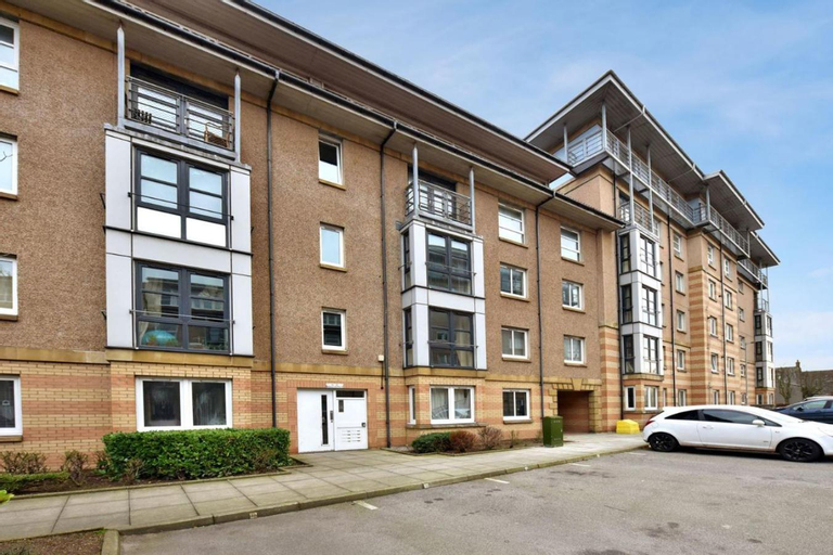 Spacious Ground Floor 2 Bed by Lains Lettings, Aberdeen