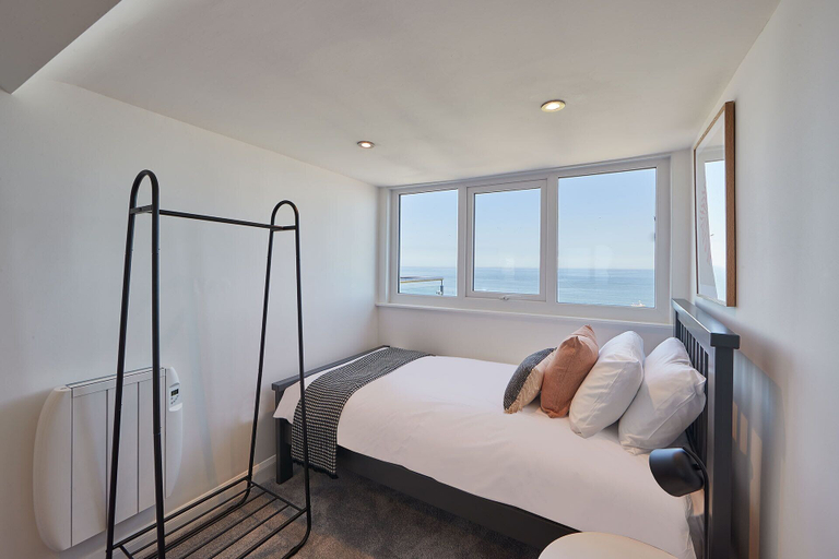 Room 4, Host Stay Penthouse Pier View, North Yorkshire