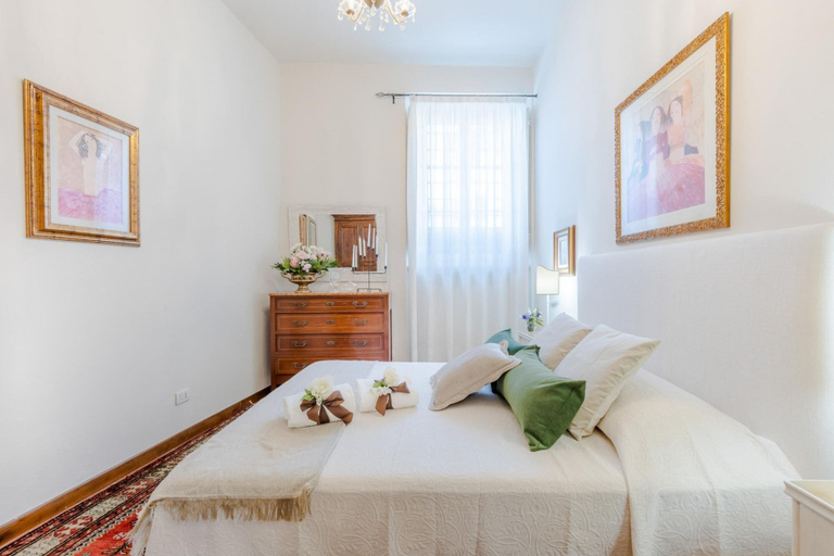 Bedroom 4, The Garden Along the Stream, Lucca