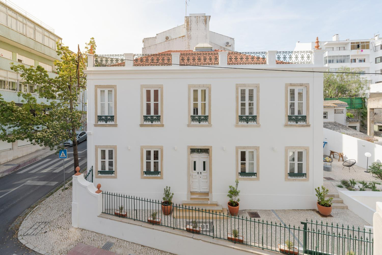 Almada Villa, Almada