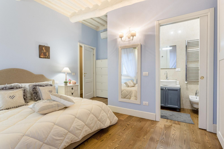 Bedroom 4, Casa Raffa in Lucca With 2 Bedrooms and 2 Bathrooms, Lucca