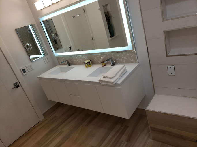 Bathroom 4, Heaven's Best Kept Secret 4 Min From The Sea, Los Angeles