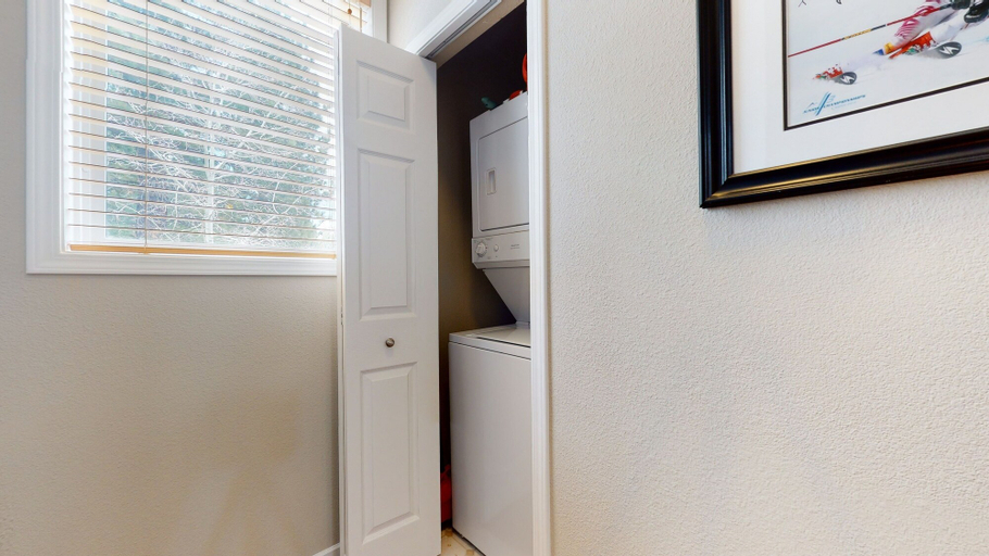 Room 5, Mammoth Green #205 3 Bedroom Condo by RedAwning, Mono