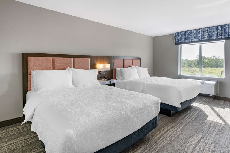 Bedroom 4, Hampton Inn Nicholasville Brannon Crossing, Jessamine