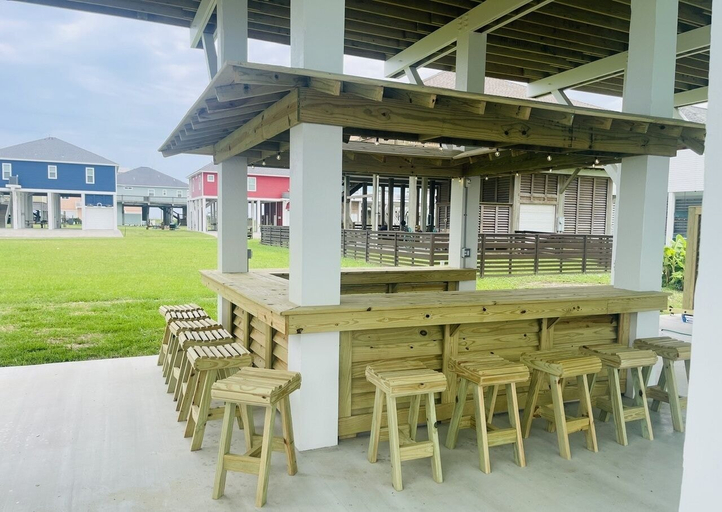 Outdoor dining 3, On Deck 4 Bedroom Home by RedAwning, Galveston