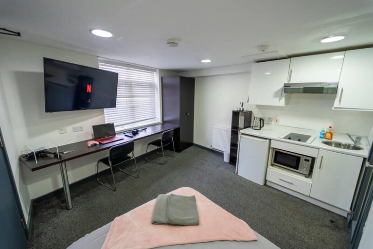 Bedroom 2, Spacious Comfortable Studio Near the University, Birmingham
