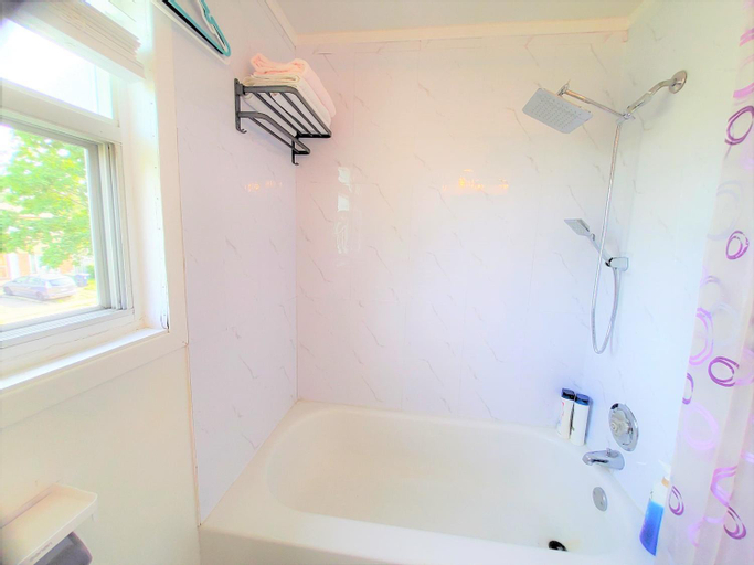 Cozy and quiet house with swimming pool, Toronto