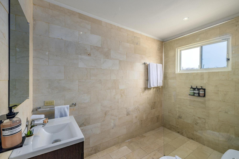Bathroom 4, - Large Private Pool With Outdoor Dining - Centrally Located in the Island - Poo