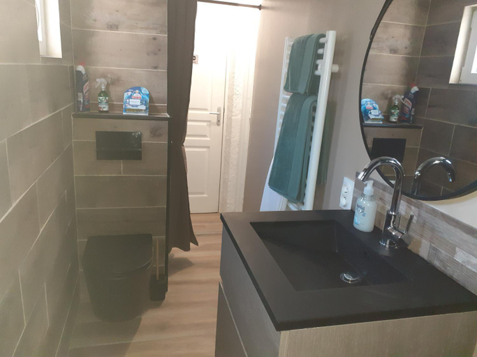 Bathroom 2, Chez Flo&Fred, Calvados