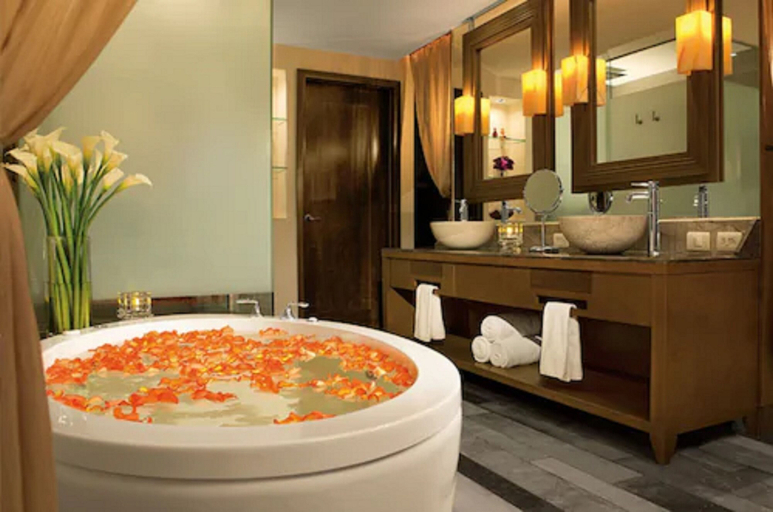 Bathroom, Secrets Vallarta Bay Puerto Vallarta - All Inclusive, Puerto Vallarta