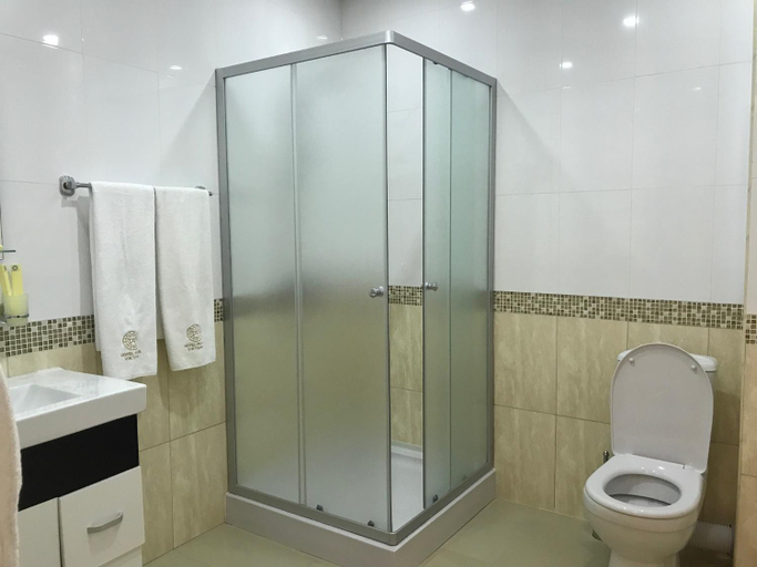 Others 3, Hotel Plaza Viktoria