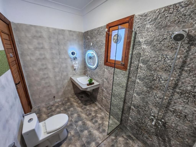 Bathroom 4, Zen Luxus Royal Serene Resort, Malakand