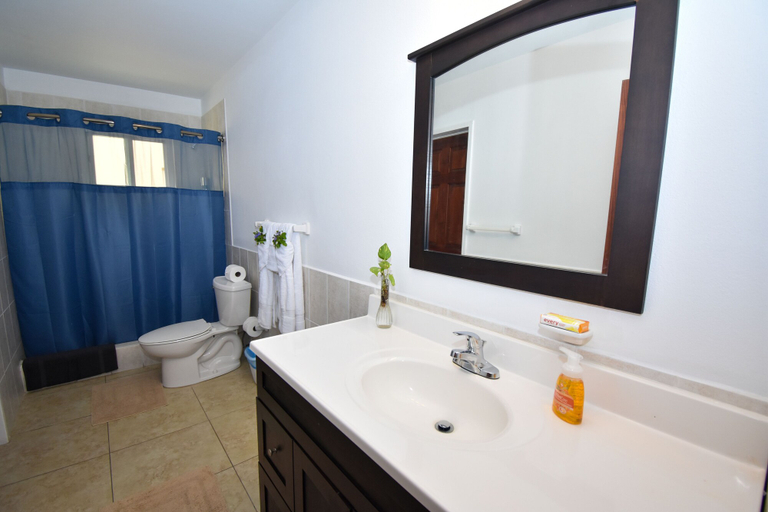 Bathroom 4, Lord Nelson Hotel & Residences, Anse-Bertrand