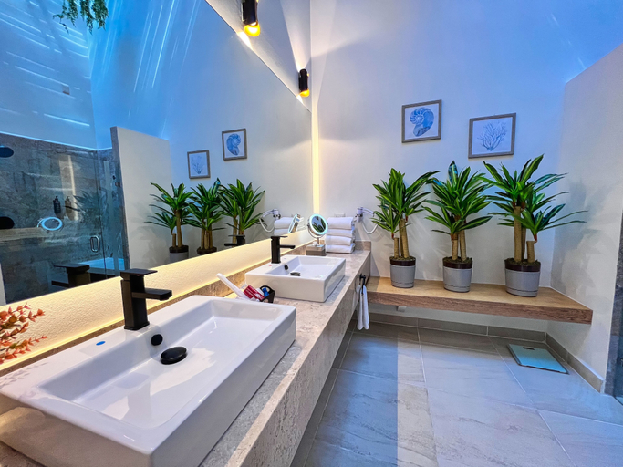 Bathroom 5, Binniguenda Huatulco & Beach Club, Dist. Pochutla