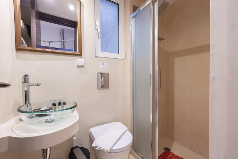Bathroom 2, Ideal 4 bdr Apartment in Plaka for 10, Attica
