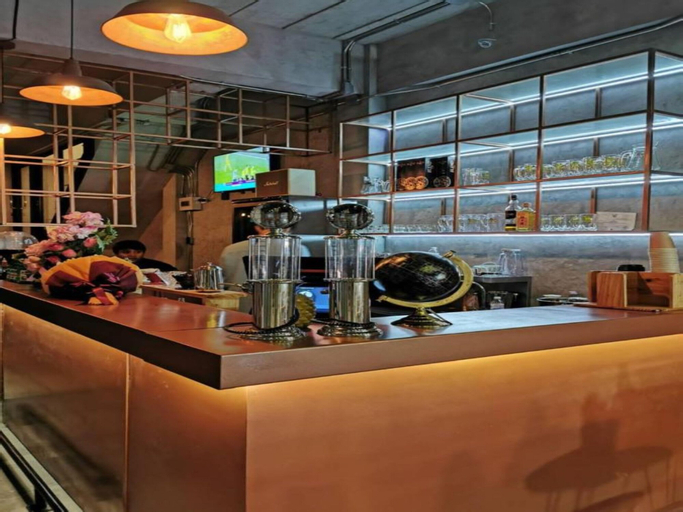 Food & Drinks, Cape Ratchada., Huai Kwang