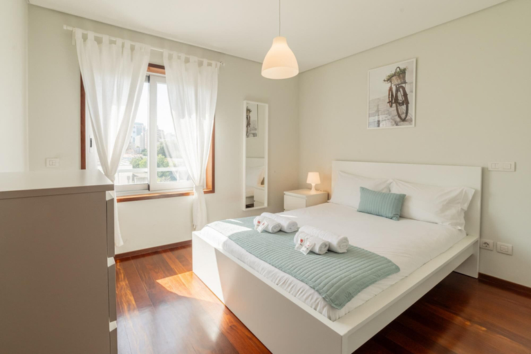 Room 3, Modern Cedofeita by Homing, Porto