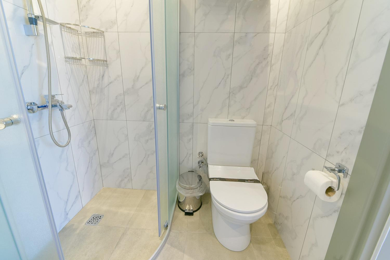 Bathroom 5, Rise Inn, Maltepe