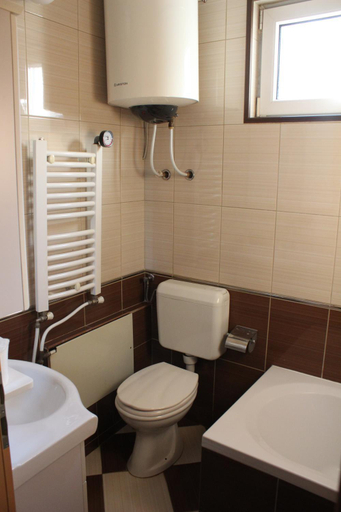 Bathroom 2, Hana Apartments Prishtina, Priština