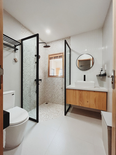 Bathroom 16