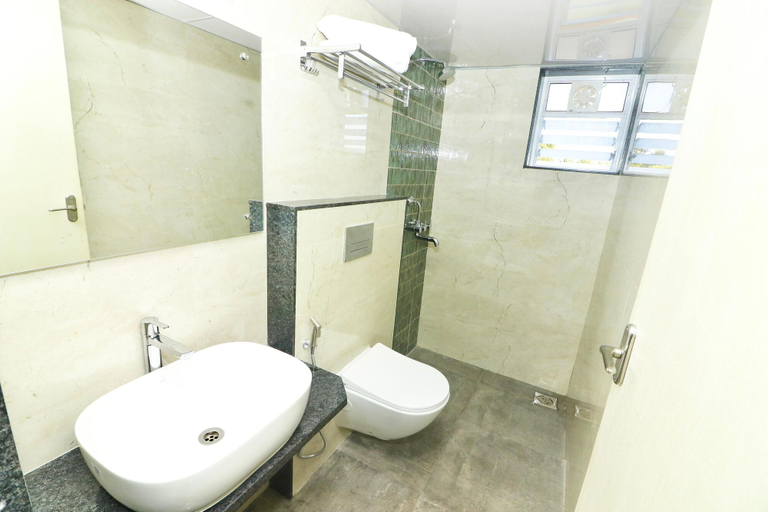 Bathroom 4, Swarnam Hotel, North Goa