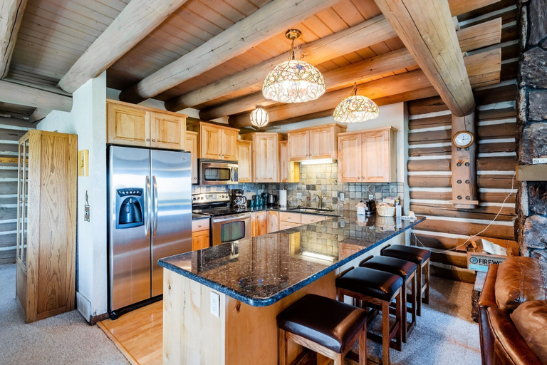 Private kitchen 4, Temptation 8 3 Bedroom Condo, Summit
