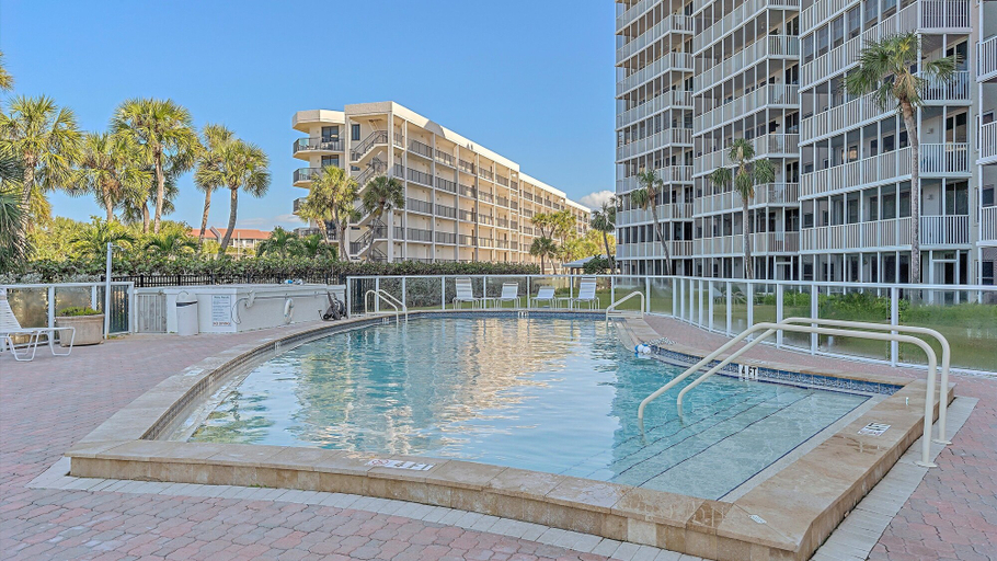 Sport & Beauty, Crystal Sands On Siesta 2 Bedroom Condo by RedAwning, Sarasota
