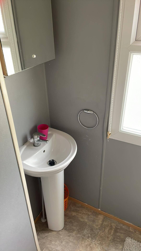 Bathroom 3, Inviting 3-bed Caravan in Skegness, Lincolnshire