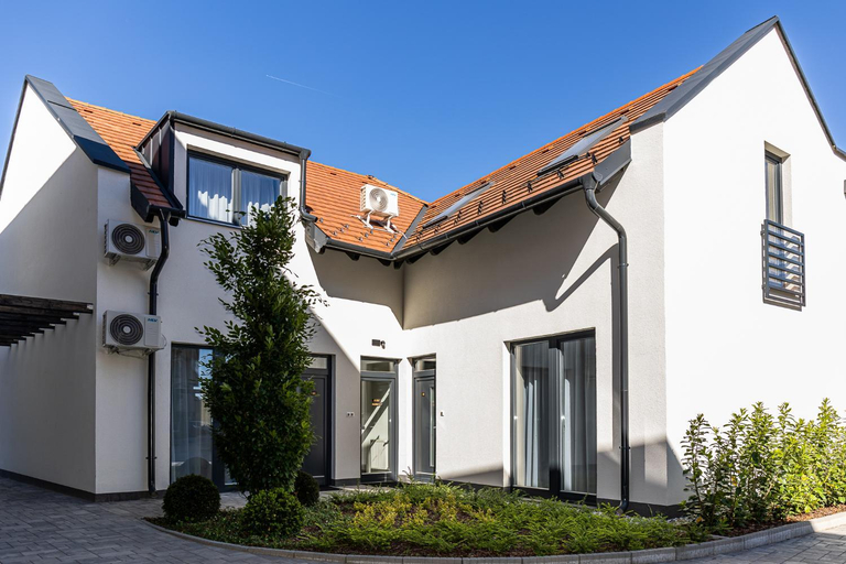 Others 3, Dotis Apartman Tata, Tata