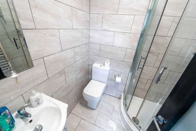 Bathroom 5, 1 Bedroom Studio Near the City, Birmingham