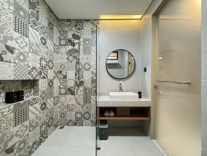 Bathroom 8