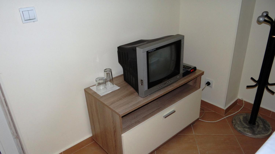 Others 4, Guest Rooms Kom, Stolichna